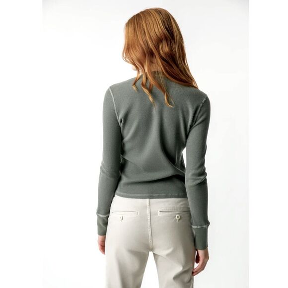 AMO Thermal Henley Tee in Tea Leaf XS - Picture 2 of 11